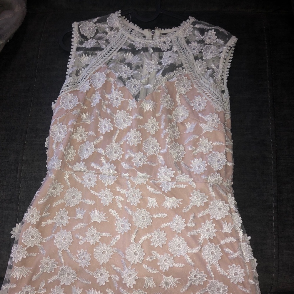 Sleeveless white/ nude lace dress
